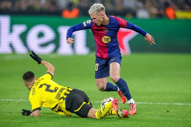 11 12 2024, UEFA Champions League, Borussia Dortmund FC Barcelona, Matchday 8, Signal Iduna Park, Season 2024 2025 Yan Couto BVB 2 in duel against Dani Olmo Barca 20 North Rhine-Westphalia Germany