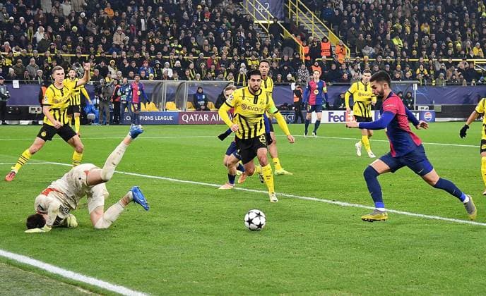 11 12 2024, xhbx, Football UEFA Champions League, Borussia Dortmund FC Barcelona emspor, v l Goal scored, Goal to 1 2 Gregor Kobel Borussia Dortmund , Ferran Torres FC Barcelona DFL DFB REGULATIONS PROHIBIT ANY USE OF PHOTOGRAPHS as IMAGE SEQUENCES and or QUASI VIDEO Dortmund
