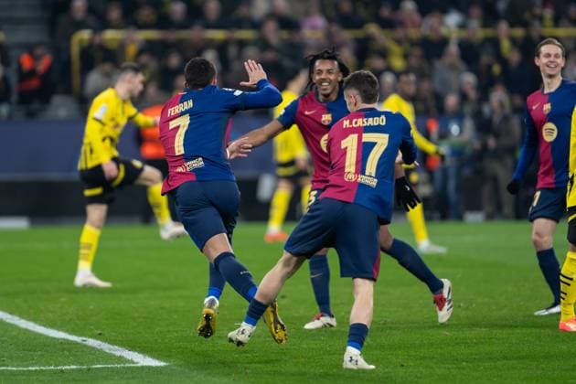 GER, Champions League, Borussia Dortmund vs FC Barcelona 11 12 2024, SIgnal Iduna Park, Dortmund, GER, Champions League, Borussia Dortmund vs FC Barcelona In the picture Goal celebrations over the goal for 1 2 by Ferran Ferran Torres FC Barcelona, 7 Jules KoundÃ Kounde FC Barcelona, 23 Marc Casado Casado FC Barcelona, 17 nordphotoxGmbHxx xChristianxSchulze nph000300