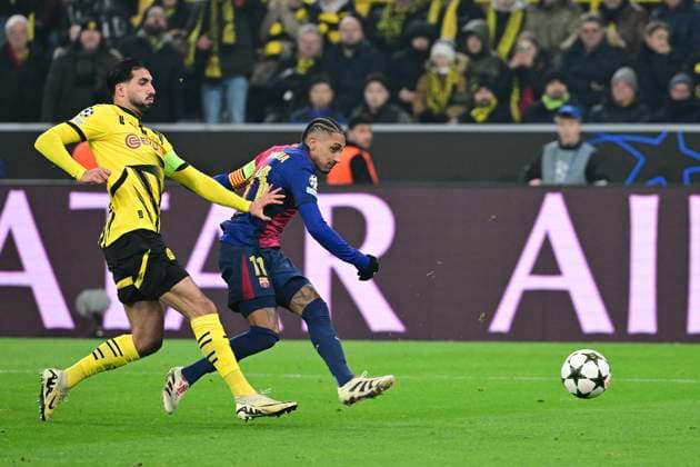 Goal for 0 1 by Raphinha 11 FC Barcelona , Borussia Dortmund vs FC Barcelona , Soccer, Champions League, Matchday 6, 11 12 2024 Dortmund Nordrhein Westfalen Germany Copyright: xkolbert-press MarcxNiemeyerx