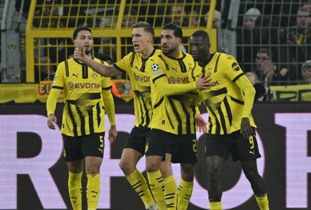 Cheering 2 2 v li Ramy Bensebaini Borussia Dortmund , Nico Schlotterbeck Borussia Dortmund , Emre Can Borussia Dortmund , Serhou Guirassy Borussia Dortmund 11 12 2024, Football UEFA Champions League 2024 25, 6 Matchday Borussia Dortmund FC Barcelona Dortmund Signal Iduna Park Nordrhein Westfalen Germany Team2