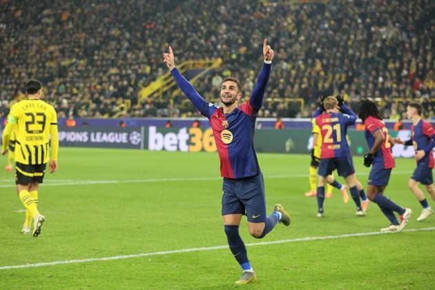 Goal celebration 2 1 Barcelona by Ferran Torres FC Barcelona, 7 GER, Borussia Dortmund vs FC Barcelona, Football, Champions League, Matchday 6, Season 2024 2025, 11 12 2024 DFL REGULATIONS PROHIBIT ANY USE OF PHOTOGRAPHS AS IMAGE SEQUENCES AND OR QUASI VIDEO GER, Borussia Dortmund vs FC Barcelona, Football, Champions League, Matchday 6, Season 2024 2025, 11 12 2024 Dortmund Copyright: xEibner-Pressefoto FrankxZeisingx EP_FZG