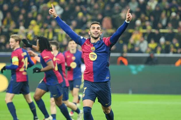 UEFA Champions League Borussia Dortmund FC Barcelona on 11 12 2024 at Signal Iduna Park in Dortmund Cheers, goal celebration, goal scorer, goal scorer Ferran Torres Barcelona 7 cheers after his goal to make it 2 to 1 MH