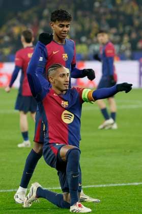 Picture from l Lamine Yamal FC Barcelona, 19 and goal scorer Raphinha FC Barcelona, 11 cheering after the goal for 1 0, cheering, cheering, cheering, cheering, emotions 11 12 2024, Football, Champions League, Borussia Dormund FC Barcelona, GER, Dortmund, Signal Iduna Park Copyright: HMBxMedia xHeikoxBecker
