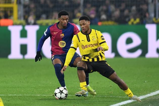persons in a duel during the UEFA Champions League 2024 25 League Phase 6 match between Borussia Dortmund and FC Barcelona, SIGNAL IDUNA PARK on December 11, 2024 in Dortmund, Germany, Germany Photo by Ralf Treese DeFodi Images Alejandro Balde FC Barcelona and Julien Duranville Borussia Dortmund battle for the ball during the UEFA Champions League 2024 25 League Phase MD6 match between Borussia Dortmund and FC Barcelona at Signal Iduna Park on December 11, 2024 in Dortmund, Germany Defodi 521 BVBFCB20241211 032 Defodi-521