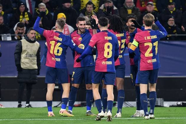 persons celebrates after scoring his team™s second goal with teammates during the UEFA Champions League 2024 25 League Phase MD6 match between Borussia Dortmund and FC Barcelona at SIGNAL IDUNA PARK on December 11, 2024 in Dortmund, Germany, Germany Photo by Ralf Treese DeFodi Images Ferran Torres FC Barcelona celebrates after scoring his team™s second goal with teammates during the UEFA Champions League 2024 25 League Phase MD6 match between Borussia Dortmund and FC Barcelona at Signal Iduna Park on December 11, 2024 in Dortmund, Germany Defodi 521 BVBFCB20241211 039 Defodi-521