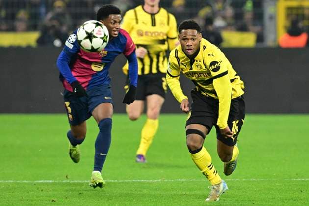 Julien Duranville 16 Borussia Dortmund , Borussia Dortmund vs FC Barcelona , Football, Champions League, Matchday 5, 11 12 2024 Dortmund North Rhine-Westphalia Germany Copyright: xkolbert-press MarcxNiemeyerx