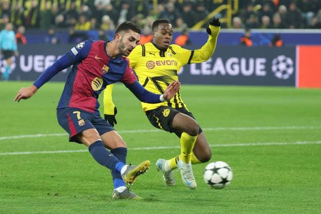 UEFA Champions League Borussia Dortmund FC Barcelona on 11 12 2024 at Signal Iduna Park in Dortmund Ferran Torres Barcelona 7 scores to make it 2 - 3, Jamie Gittens Dortmund 43 cant make the save MH
