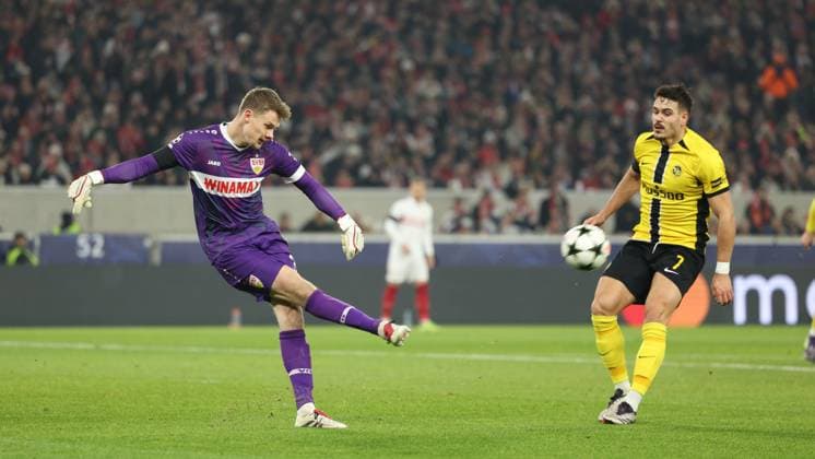 11 12 2024, Germany, Stuttgart, Football Champions League, VfB Stuttgart vs Young Boys Bern, v l Alexander Nübel VfB Filip Ugrinic Bern