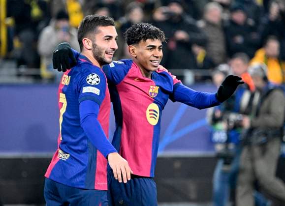 Signal Iduna Park Dortmund, 11 12 2024, Football UEFA Champions League Season 2024 25 6 Matchday, Borussia Dortmund BVB vs FC Barcelona BCN Goalscorer Ferran Torres BCN celebrates with Lamine Yamal BCN