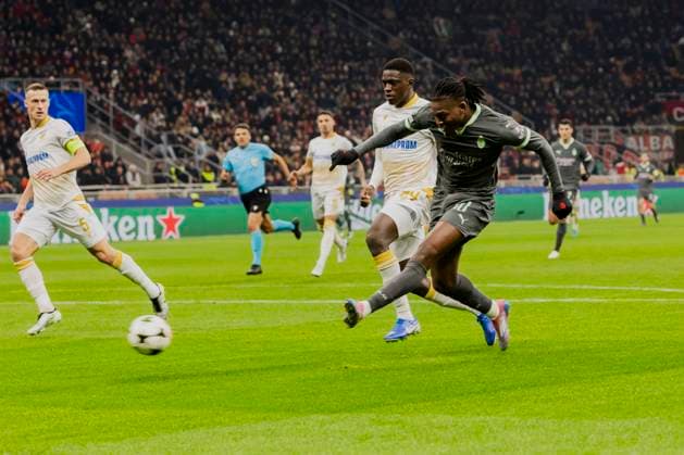 AC Milan v FK Crvena Zvezda - UEFA Champions League 2024 25 League Phase MD6 Rafael Leao plays during the UEFA Champions League 2024 25 match between AC Milan and FK Crvena Zvezda in Milano, Italy, on December 11, 2024, at Giuseppe Meazza stadium. Milano Milano Italy  Copyright: xMairoxCinquettix originalFilename:cinquetti-acmilanv241211_np6FJ.jpg