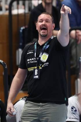 11 12 2024, xtgx, Handball, Daikin HBL, 1 VfL Potsdam ThSV Eisenach v l Misha Kaufmann Eisenach, coach gives instructions, gesticulates with arms, gesticulate, gives instructions Potsdam
