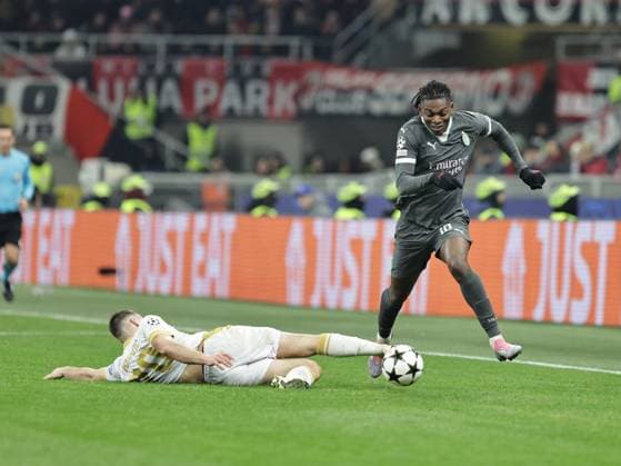 AC Milan v FK Crvena Zvezda - UEFA Champions League 2024 25 League Phase MD6 Rafael Leao participates in the Champions League 2024-2025 match between Milan and Stella Rossa Belgrado in Milano, Italy, on December 11, 2024 Milano ITA Italy  Copyright: xLorisxRosellix originalFilename:roselli-milanvst241211_npJPB.jpg