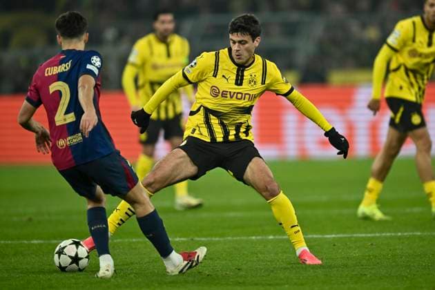 from left in duel Pau Cubarsi Barcelona 2 Gio Reyna Dortmund 7 11 12 2024 Soccer, Champions League, Borussia Dortmund vs FC Barcelona, Signal Iduna Park, Dortmund, NRW Germany Copyright: xpepphotox xHorstxMauelshagenx pep00321, pep_20241211_hm_0436