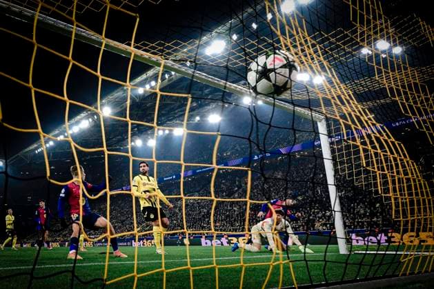 Goal for 1 2 by Ferran Torres 7 FC Barcelona , Borussia Dortmund vs FC Barcelona , Soccer, Champions League, Matchday 6, 11 12 2024 Dortmund Nordrhein Westfalen Germany Copyright: xkolbert-press MarcxNiemeyerx