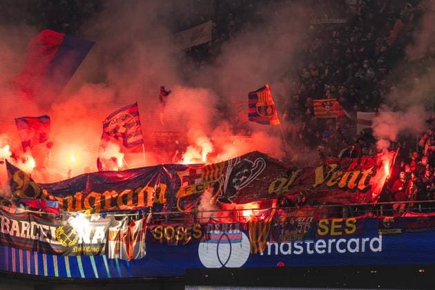 UEFA Champions League Borussia Dortmund Barcelona 11 12 2024 Barcelona fans set off pyrotechnics UEFA Champions League Borussia Dortmund Barcelona Signal Iduna Park, Dortmund 11 12 2024 Copyright: xBEAUTIFULxSPORTS Buriakovx