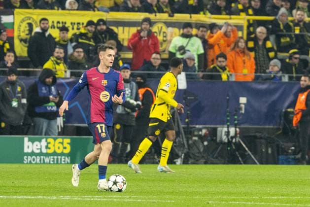 UEFA Champions League Borussia Dortmund Barcelona 11 12 2024 Marc Bernal Barcelona, 17 UEFA Champions League Borussia Dortmund Barcelona Signal Iduna Park, Dortmund 11 12 2024 Copyright: xBEAUTIFULxSPORTS Buriakovx