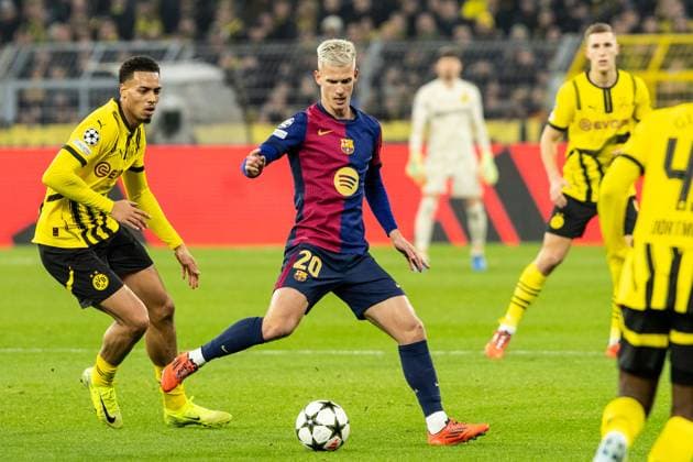 UEFA Champions League Borussia Dortmund Barcelona 11 12 2024 Felix Nmecha Borussia Dortmund, 8 , Dani Olmo Barcelona, 20 UEFA Champions League Borussia Dortmund Barcelona Signal Iduna Park, Dortmund 11 12 2024 Copyright: xBEAUTIFULxSPORTS Buriakovx