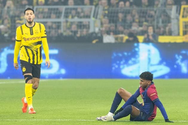 UEFA Champions League Borussia Dortmund Barcelona 11 12 2024 Lamine Yamal Barcelona, 19 sits on the pitch after the foul UEFA Champions League Borussia Dortmund Barcelona Signal Iduna Park, Dortmund 11 12 2024 Copyright: xBEAUTIFULxSPORTS Buriakovx