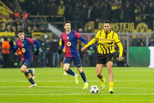 UEFA Champions League Borussia Dortmund Barcelona 11 12 2024 Robert Lewandowski Barcelona, 9 , Felix Nmecha Borussia Dortmund, 8 UEFA Champions League Borussia Dortmund Barcelona Signal Iduna Park, Dortmund 11 12 2024 Copyright: xBEAUTIFULxSPORTS Buriakovx