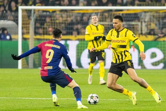 UEFA Champions League Borussia Dortmund Barcelona 11 12 2024 Felix Nmecha Borussia Dortmund, 8 , Robert Lewandowski Barcelona, 9 UEFA Champions League Borussia Dortmund Barcelona Signal Iduna Park, Dortmund 11 12 2024 Copyright: xBEAUTIFULxSPORTS Buriakovx
