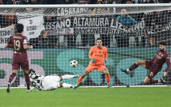 (241212) -- TURIN, Dec. 12, 2024 -- Juventus Weston McKennie (2nd L) scores during the UEFA Champions League match between Juventus and Manchester City in Turin, Italy, Dec. 11, 2024. ) (SP)ITALY-TURIN-FOOTBALL-UEFA CHAMPIONS LEAGUE-JUVENTUS VS MANCHESTER CITY LixJing 