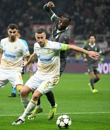 (241212) -- MILAN, Dec. 12, 2024 -- AC Milan s Tammy Abraham (top) vies with Crvena Zvezda s Uros Spajic (2nd L) during the UEFA Champions League match between AC Milan and Crvena Zvezda in Milan, Italy, Dec. 11, 2024. (Photo by Alberto Lingria Xinhua) (SP)ITALY-MILAN-FOOTBALL-UEFA CHAMPIONS LEAGUE- AC MILAN VS CRVENA ZVEZDA LixJing 