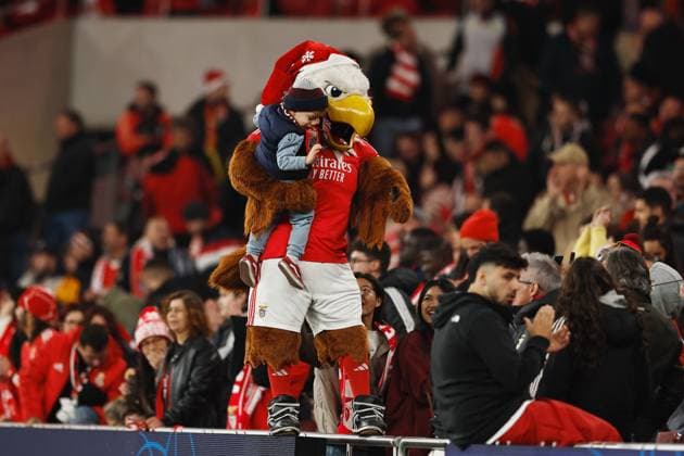 General view of mascot and kids fan, DECEMBER 11, 2024 - Football Soccer : UEFA Champions League League phase match day 6 between SL Benfica 0-0 Bologna FC 1909 at the Estadio do SL Benfica in Lisbon, Portugal. Noxthirdxpartyxsales  (275941763)