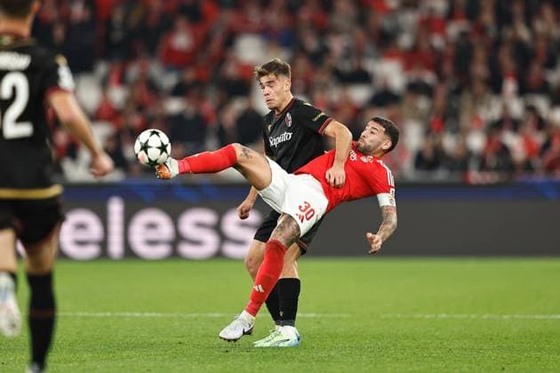 (L-R) Thijs Dallinga (Bologna), Nicolas Otamendi (Benfica), DECEMBER 11, 2024 - Football Soccer : UEFA Champions League League phase match day 6 between SL Benfica 0-0 Bologna FC 1909 at the Estadio do SL Benfica in Lisbon, Portugal. Noxthirdxpartyxsales  (275941830)