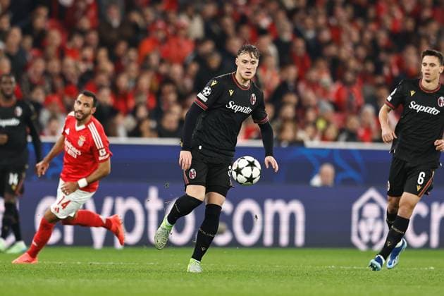 Sam Beukema (Bologna), DECEMBER 11, 2024 - Football Soccer : UEFA Champions League League phase match day 6 between SL Benfica 0-0 Bologna FC 1909 at the Estadio do SL Benfica in Lisbon, Portugal. Noxthirdxpartyxsales  (275941926)
