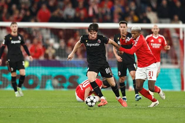 (L-R) Giovanni Fabbian (Bologna), Florentino Luis (Benfica), DECEMBER 11, 2024 - Football Soccer : UEFA Champions League League phase match day 6 between SL Benfica 0-0 Bologna FC 1909 at the Estadio do SL Benfica in Lisbon, Portugal. Noxthirdxpartyxsales  (275941977)