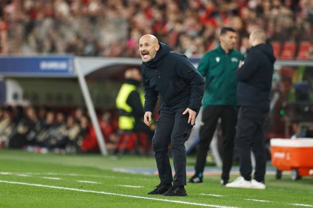 Vincenzo Italiano (Bologna), DECEMBER 11, 2024 - Football Soccer : UEFA Champions League League phase match day 6 between SL Benfica 0-0 Bologna FC 1909 at the Estadio do SL Benfica in Lisbon, Portugal. Noxthirdxpartyxsales  (275942019)
