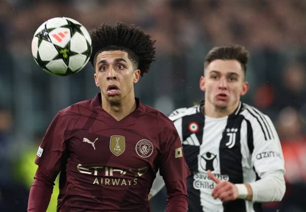 (241212) -- TURIN, Dec. 12, 2024 -- Manchester City s Rico Lewis (L) competes during the UEFA Champions League match between Juventus and Manchester City in Turin, Italy, Dec. 11, 2024. ) (SP)ITALY-TURIN-FOOTBALL-UEFA CHAMPIONS LEAGUE-JUVENTUS VS MANCHESTER CITY LixJing 
