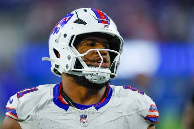 INGLEWOOD, CA - DECEMBER 08: Buffalo Bills defensive tackle Ed Oliver (91) walks off of the field after an NFL, American Football Herren, USA game between the Buffalo Bills and Los Angeles Rams on December 8, 2024, at SoFi Stadium in Inglewood, CA. (Photo by Jordon Kelly Icon Sportswire) NFL: DEC 08 Bills at Rams EDITORIAL USE ONLY Icon2412083345