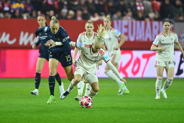 Pernile HARDER FCB , action,duel against Hanna Bennison Juve FC Bayern Muenchen Juventus Turin Womens Champions League on 12 12 2024 FC BAYERN CAMPUS