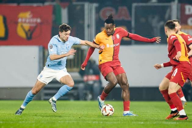 MALMÖ, SWEDEN 20241212 Malmos Colin Rösler left and Galatasarays Michy Batshuayi in action during the Europa League soccer match between Malmo FF and Galatasaray SK at Malmo New Stadium in Malmo, Sweden, on Dec 12, 2024 MALMÖ SWEDEN x10600x  Copyright: xAndreasxHillergren TTx SOCCER EUROPA LEAGUE MALMO-GALATASARAY