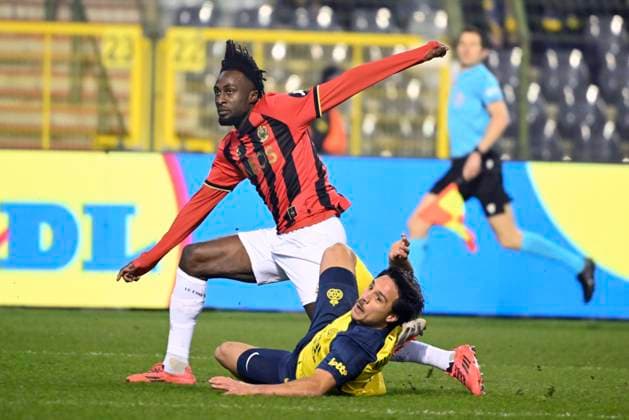 Royale Union Saint-Gilloise v Nice - UEFA Europa League BRUSSELS, BELGIUM - DECEMBER 12 : Evann Guessand of Nice and Mac Allister Kevin defender of Royale Union Saint-Gilloise during the UEFA Europa League 2024 25 League Phase MD6 match between Royale Union Saint-Gilloise and Nice on December 12, 2024 in Brussels, Belgium, 12 12 2024 Brussels Belgium  Copyright: xVincentxKalutx