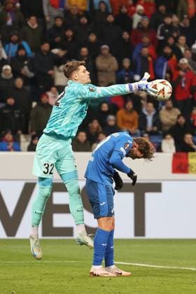 12 12 2024, xtvx, Football UEFA Europa League, TSG 1899 Hoffenheim FCSB Bucharest emspor, v l duel, duel, tackle, compete goalkeeper Stefan Tarnovanu FC Steaua Bucharest Jacob Bruun Larsen TSG 1899 Hoffenheim DFL DFB REGULATIONS PROHIBIT ANY USE OF PHOTOGRAPHS as IMAGE SEQUENCES and or QUASI VIDEO Sinsheim