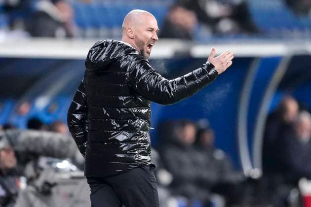 Christian Ilzer (Trainer, Cheftrainer, Hoffenheim), gibt Anweisungen, gestikuliert, mit den Armen gestikulieren, Einzelbild, Einzelfoto, Aktion, Action, 12.12.2024, Sinsheim (Deutschland), Fussball, UEFA Europa League, Gruppenphase, TSG 1899 Hoffenheim - FCSB Bukarest, REGULATIONS PROHIBIT ANY USE OF PHOTOGRAPHS AS IMAGE SEQUENCES AND OR QUASI-VIDEO. xozx