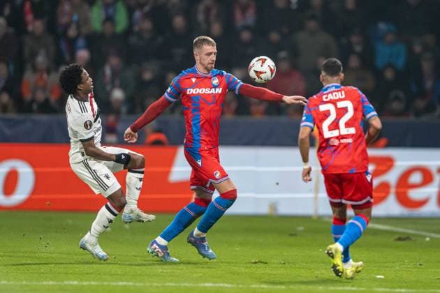 Daniel Vasulin in battle during UEFA Europa league match, Viktoria Pilsen - Manchester United, ManU , 12. november 2024, Doosan Arena, Pilsen, Czech republic Copyright: xMICHALxFAJT,ZOSPORTU.SKx DSC_5828