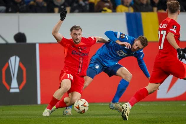 Daniel Popa FCSB Bucharest, 19 and Arthur Chaves TSG Hoffenheim, 35 in duel , Soccer, UEFA Europa League, Matchday 6, 2024 2025, TSG Hoffenheim vs FCSB Bucharest, 12 12 2024, Rhein Neckar Arena, Sinsheim, Germany Sinsheim Rhein Neckar Arena Baden Württemberg Germany Copyright: xGrantxHubbsx
