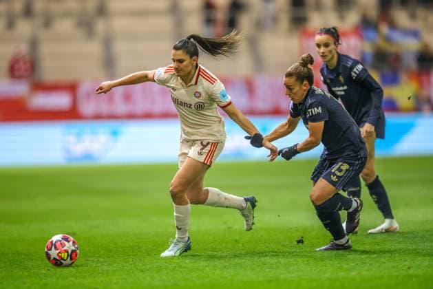 GER, Munich, FC Bayern Munich vs Juventus Turin, WomenÂs Champions League, Football, UEFA, Season 2024 2025, FC Bayern Campus, Matchday 5, pictured v l Jovana DamnjanoviÄ‡ FC Bayern Munich Women 9 , Lisa Boattin Juventus Turin 13 DFB DFL REGULATIONS PROHIBIT ANY USE OF PHOTOGRAPHS AS IMAGE SEQUENCES AND OR QUASI VIDEO, 02 12 2024, Copyright: HMBxMedia HendrikxHamelau