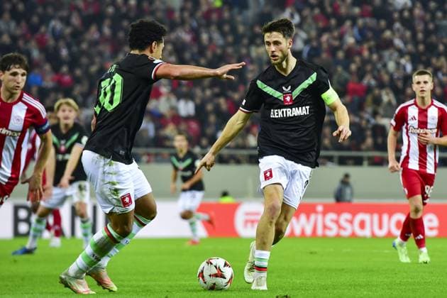 Athens, Georgios Karaiskakis Stadium , 12-12-2024 , season 2024 2025, Europa League, Twente player Ricky van Wolfswinkel and Twente player Sayf Ltaief during the match Olympiacos - Twente Olympiacos - Twente  x26999910x Copyright: