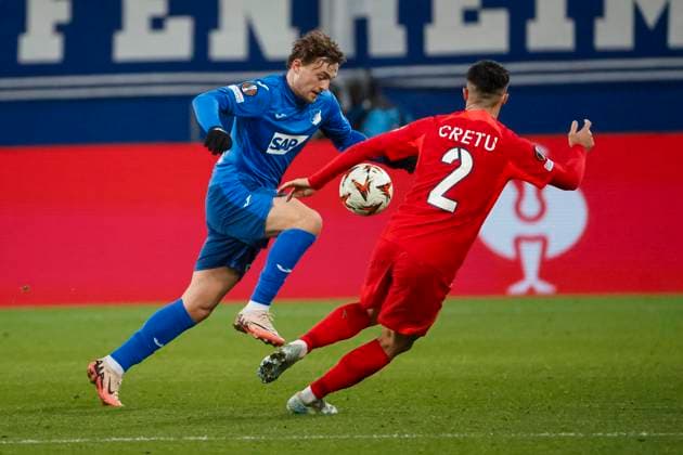Jacob Bruun Larsen TSG Hoffenheim, 29 and Valentin Cretu FCSB Bucharest, 02 in a running duel , Soccer, UEFA Europa League, Matchday 6, 2024 2025, TSG Hoffenheim vs FCSB Bucharest, 12 12 2024, Rhein Neckar Arena, Sinsheim, Germany Sinsheim Rhein Neckar Arena Baden Württemberg Germany Copyright: xGrantxHubbsx
