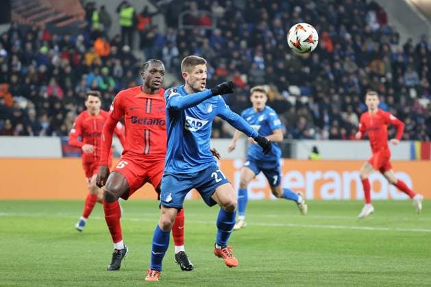 12 12 2024, xtvx, Football UEFA Europa League, TSG 1899 Hoffenheim FCSB Bucharest emspor, v l duel, duel, tackle, compete Joyskim Dawa FC Steaua Bucharest Andrej Kramaric TSG 1899 Hoffenheim DFL DFB REGULATIONS PROHIBIT ANY USE OF PHOTOGRAPHS as IMAGE SEQUENCES and or QUASI VIDEO Sinsheim