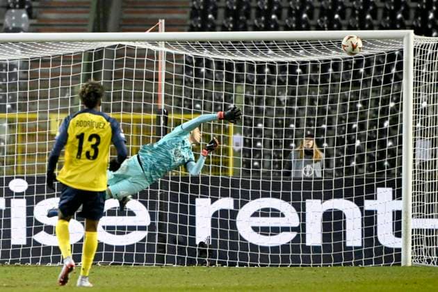Royale Union Saint-Gilloise v Nice - UEFA Europa League BRUSSELS, BELGIUM - DECEMBER 12 : Moris Anthony goalkeeper of Royale Union Saint-Gilloise stops the ball during the UEFA Europa League 2024 25 League Phase MD6 match between Royale Union Saint-Gilloise and Nice on December 12, 2024 in Brussels, Belgium, 12 12 2024 Brussels Belgium  Copyright: xVincentxKalutx