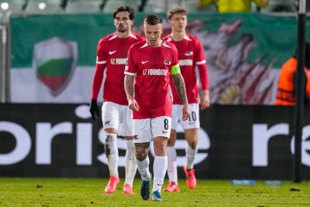 2024-12-12 Ludogorets v AZ Alkmaar - UEFA Europa League 2024 25 League Phase MD6 RAZGRAD, BULGARIA - DECEMBER 12: Jordy Clasie of AZ looks dejected after conceding a goal during a UEFA Europa League 2024 25 League Phase MD6 match between Ludogorets and AZ Alkmaar at Huvepharma Arena on December 12, 2024 in Razgrad, Bulgaria. Razgrad Huvepharma Arena Bulgaria Content not available for redistribution in The Netherlands directly or indirectly through any third parties. Copyright: xEdxvanxdexPolx