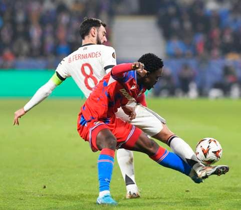 Bruno Fernandes of Manchester, left, and Cheick Souare of Plzen in action during the football Europa League 6th round match Viktoria Plzen vs Manchester United, ManU in Pilsen, Czech Republic, December 12, 2024. (CTKxPhoto MiroslavxChaloupka) CTKPhotoP2024121207643  CTKPhotoP2024121207643