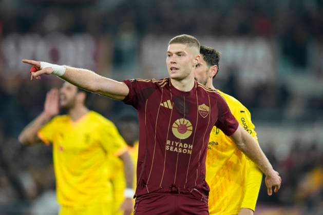 AS Roma v Sporting Braga - UEFA Europa League 2024 25 League Phase MD6 Artem Dovbyk of AS Roma gestures during the UEFA Europa League 2024 25 League Phase MD6 match between AS Roma and Sporting Braga at Stadio Olimpico on December 12, 2024 in Rome, Italy. Rome Stadio Olimpico Rome Italy Copyright: xGiuseppexMaffiax _BRU0973
