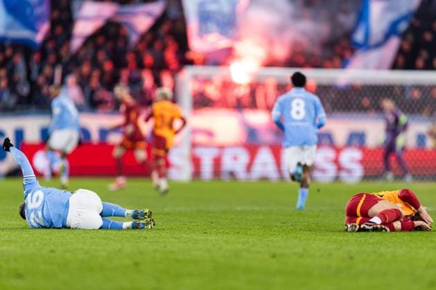 241212 Gabriel Busanello of Malmö FF and Yunus Akgun of Galatasaray in pain during the UEFA Europa League football match between Malmö FF and Galatasaray on December 12, 2024 in Malmö Photo Jonas Ljungdahl BILDBYRAN COP 144 PA0940 fotboll football soccer fotball uefa europa league europa league malmö ff galatasaray bbeng  Copyright: JONASxLJUNGDAHL BB241212JO019